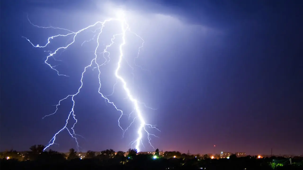 Zooming in on the Central and Eastern parts of the country for the upcoming weekend, AccuWeather's forecast suggests that U.S. severe thunderstorms and a severe weather outlook are possible. (Photo: Fox 2 Detroit)